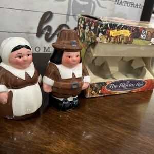 ENCORE EDITION  Pilgrim Pair Salt Pepper Shaker Publix Thanksgiving C1